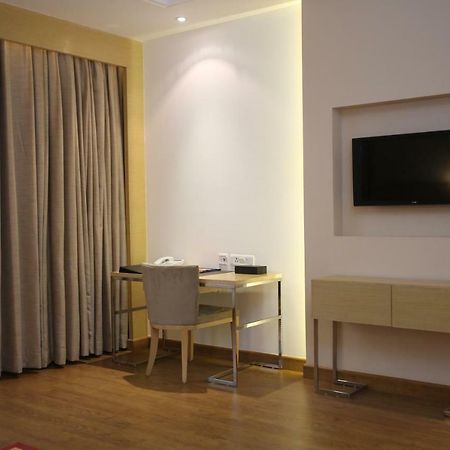 Country Inn & Suites By Radisson, Meerut Exteriör bild