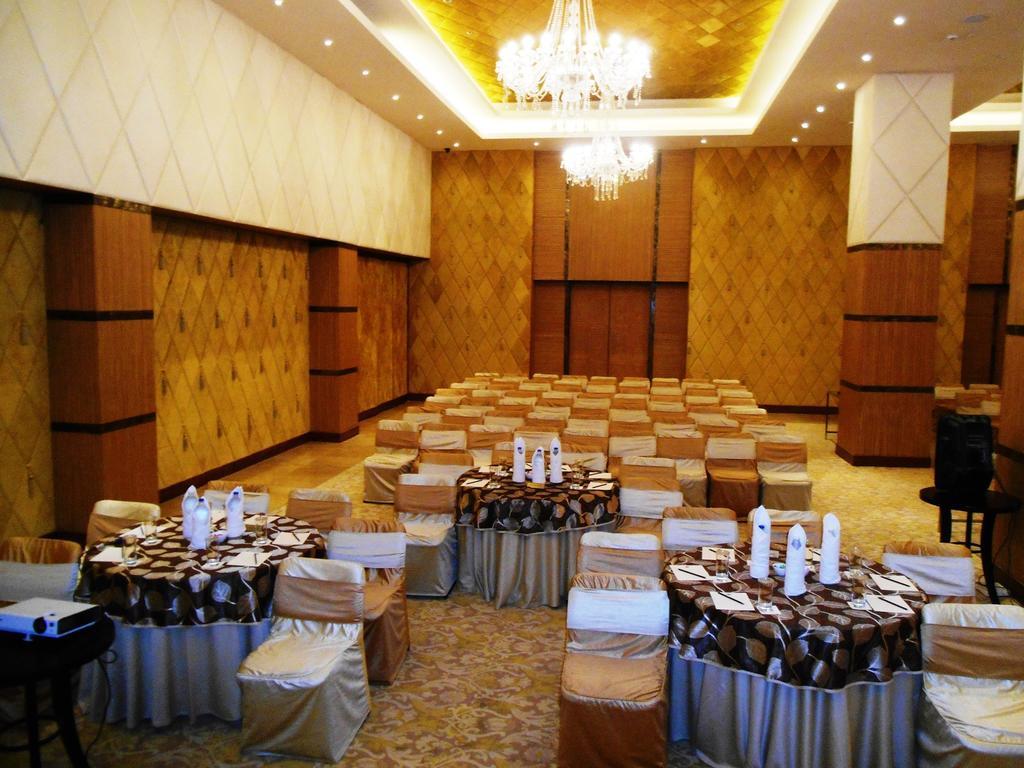 Country Inn & Suites By Radisson, Meerut Exteriör bild