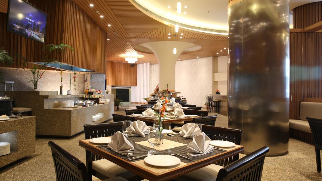 Country Inn & Suites By Radisson, Meerut Exteriör bild