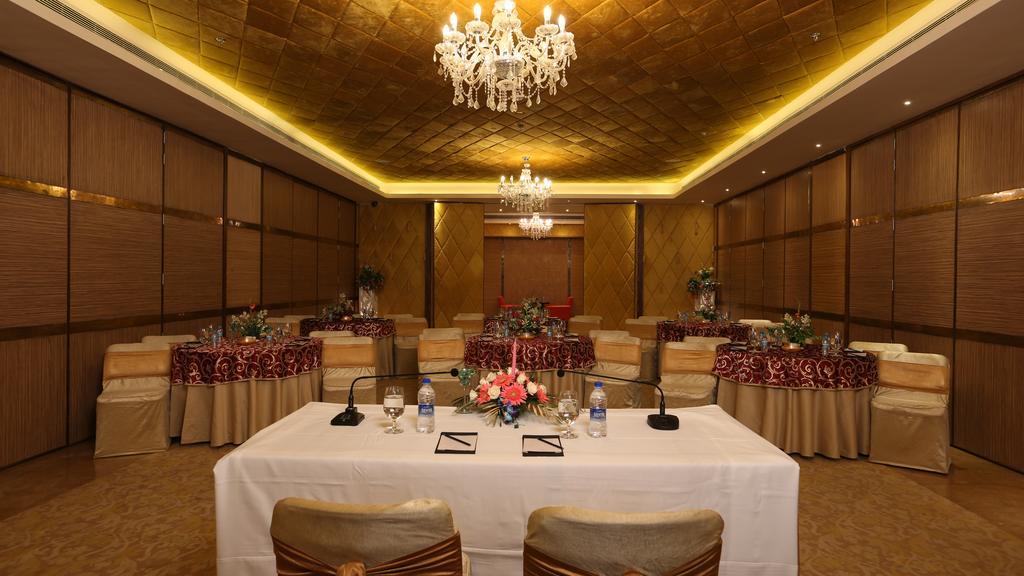 Country Inn & Suites By Radisson, Meerut Exteriör bild