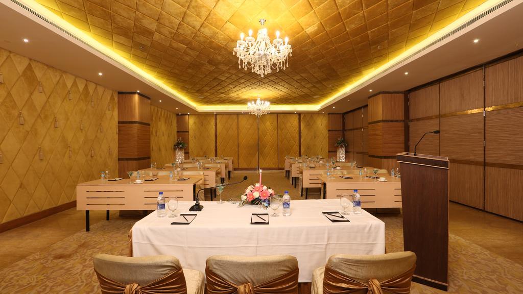 Country Inn & Suites By Radisson, Meerut Exteriör bild