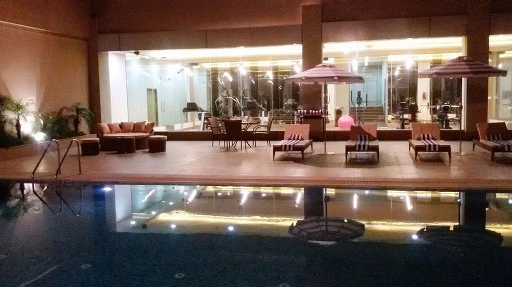 Country Inn & Suites By Radisson, Meerut Exteriör bild