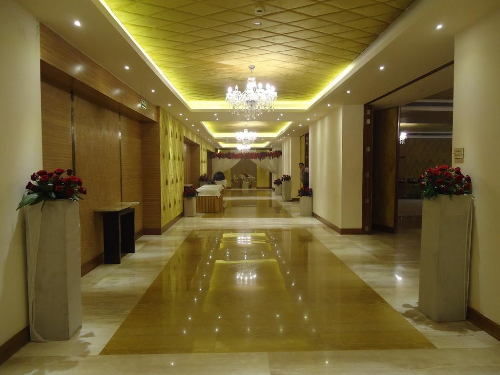 Country Inn & Suites By Radisson, Meerut Exteriör bild