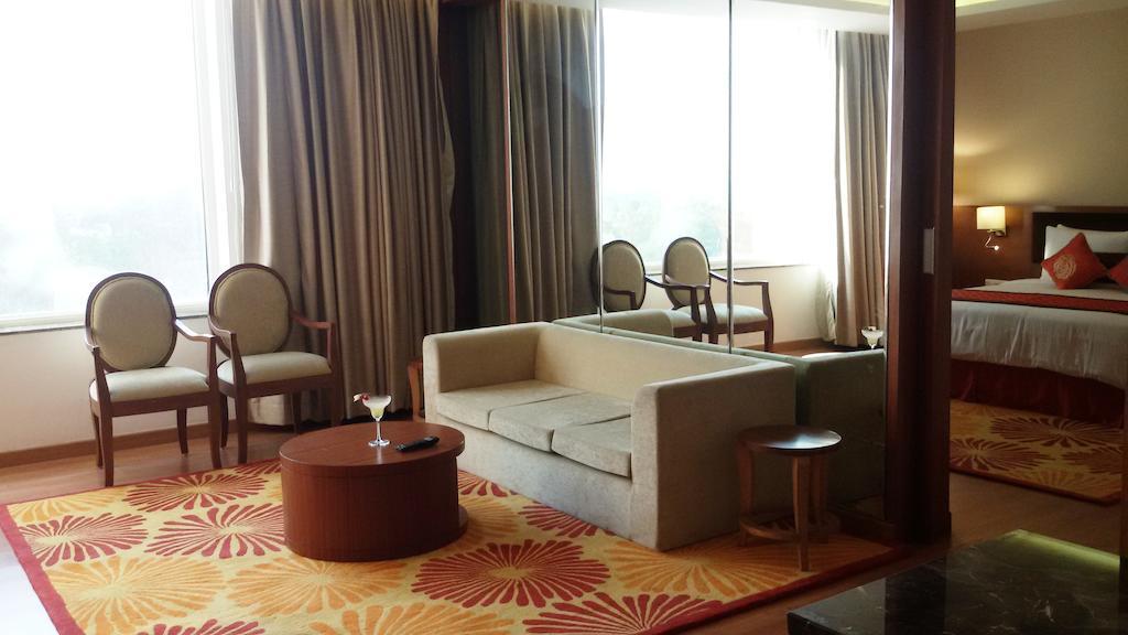 Country Inn & Suites By Radisson, Meerut Exteriör bild