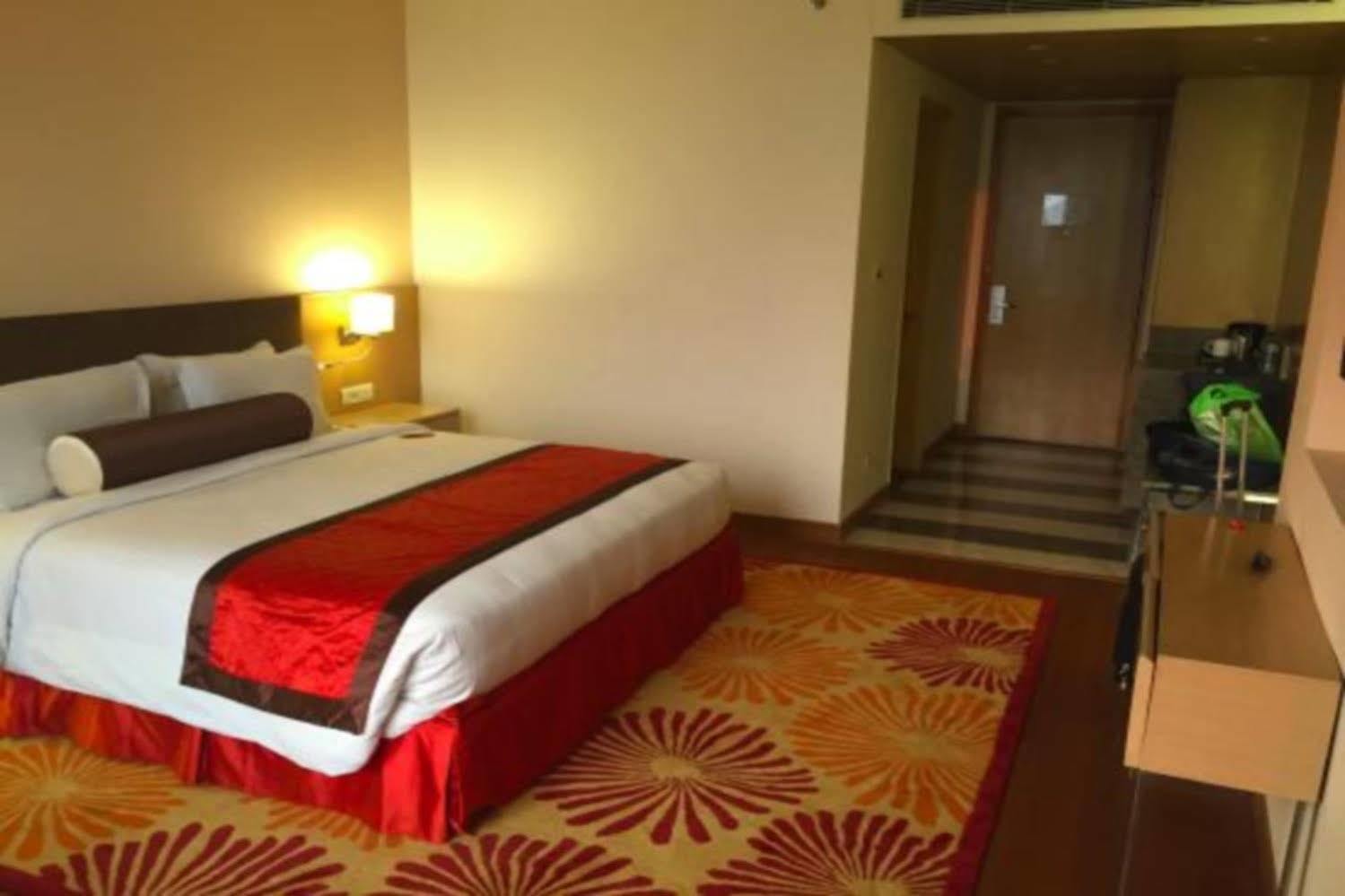 Country Inn & Suites By Radisson, Meerut Exteriör bild