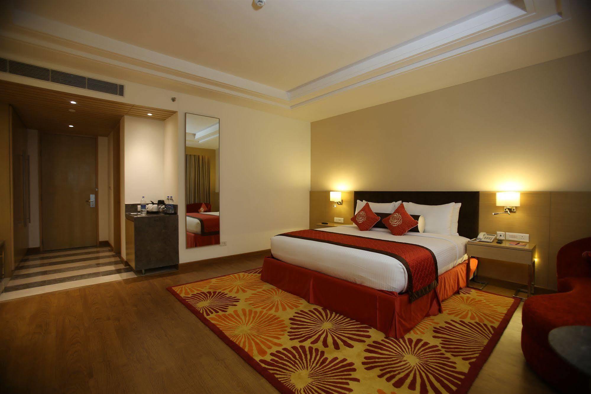 Country Inn & Suites By Radisson, Meerut Exteriör bild