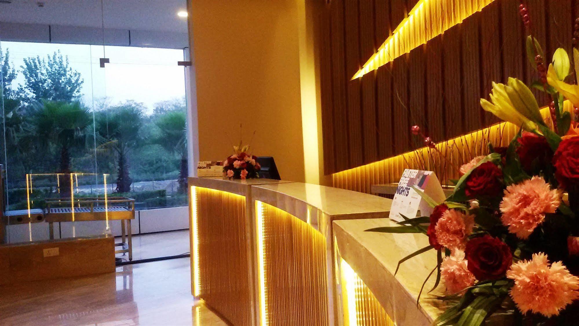 Country Inn & Suites By Radisson, Meerut Exteriör bild