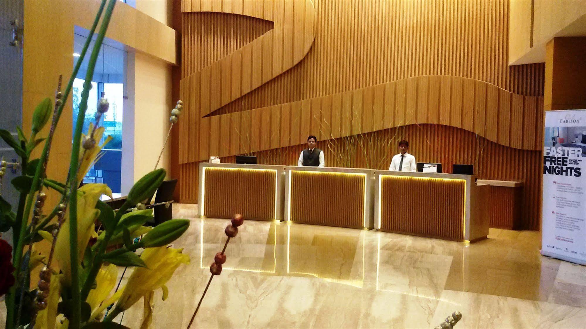 Country Inn & Suites By Radisson, Meerut Exteriör bild