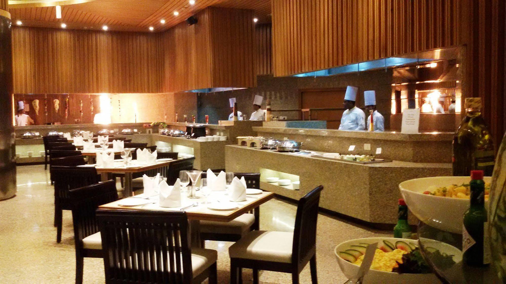 Country Inn & Suites By Radisson, Meerut Exteriör bild
