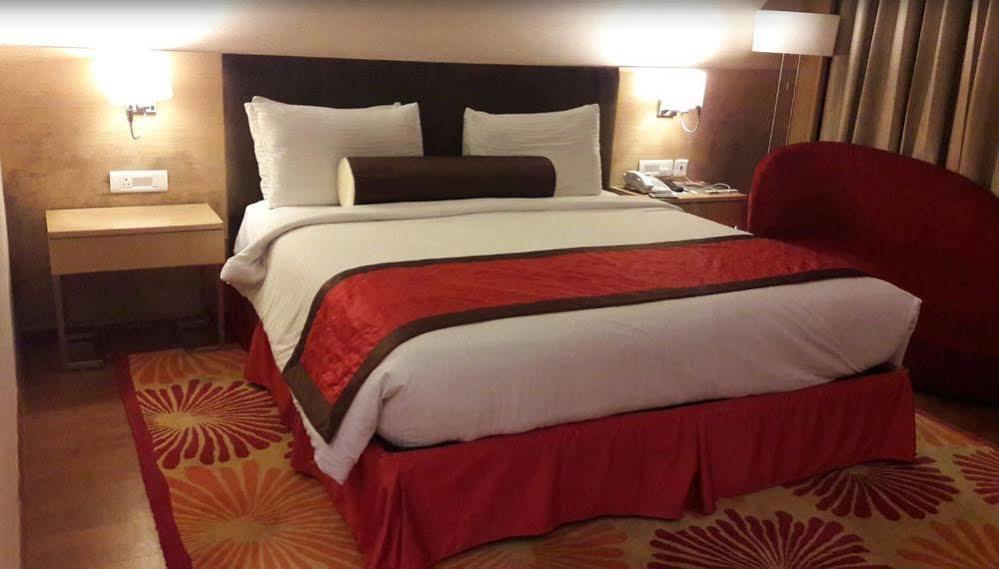 Country Inn & Suites By Radisson, Meerut Exteriör bild